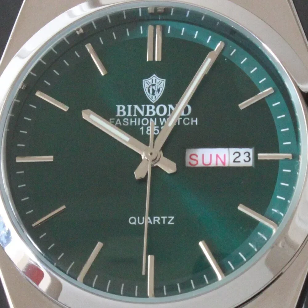 Men's Integrated Bracelet Sports Watch Stainless Steel Radiant Green Dial 40mm